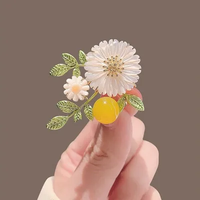 Fashion Small Daisy Flower Brooch